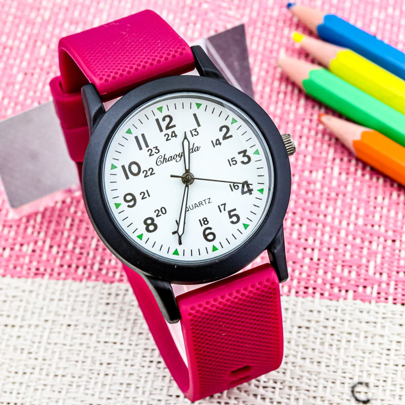 Orologio per bambino colorato con cinturino in silicone e quadrante facile da leggere